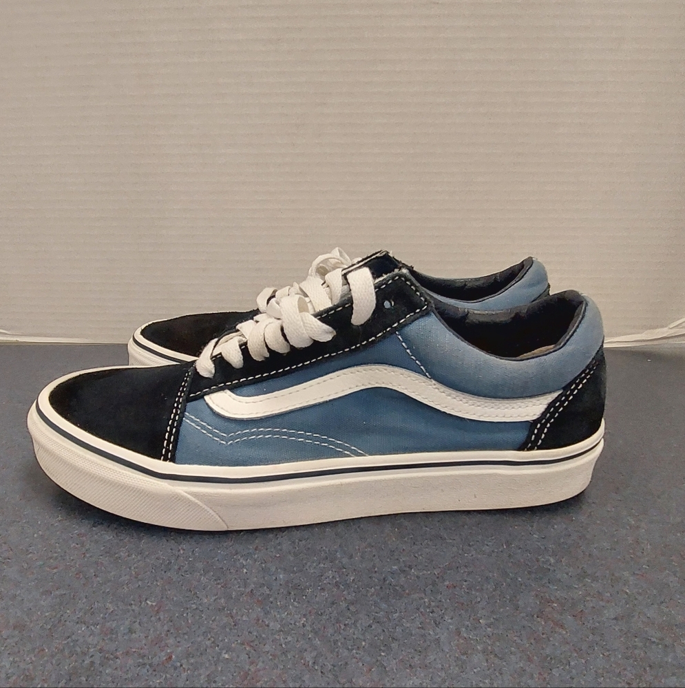 Vans - Picture 2 of 7